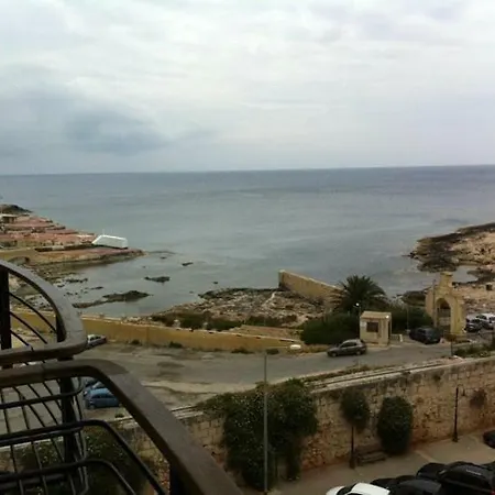 Triton Court Sea View Appartement *